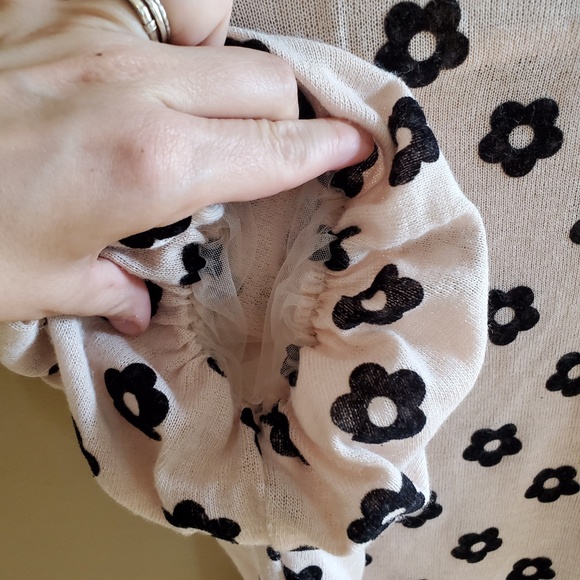 Flower Pattern Top puff sleeve Sz M - Picture 8 of 10